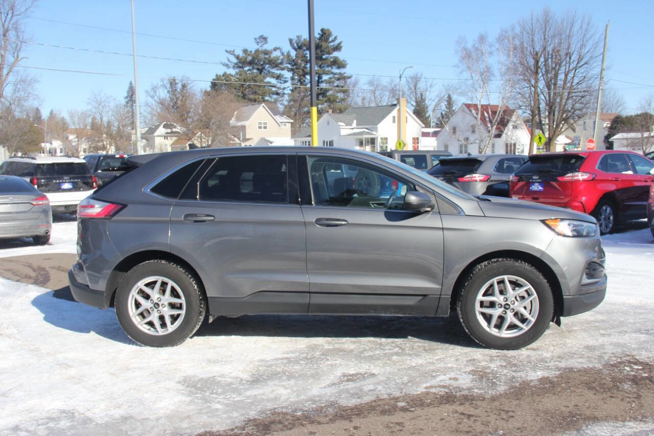Certified 2024 Ford Edge SEL image 3