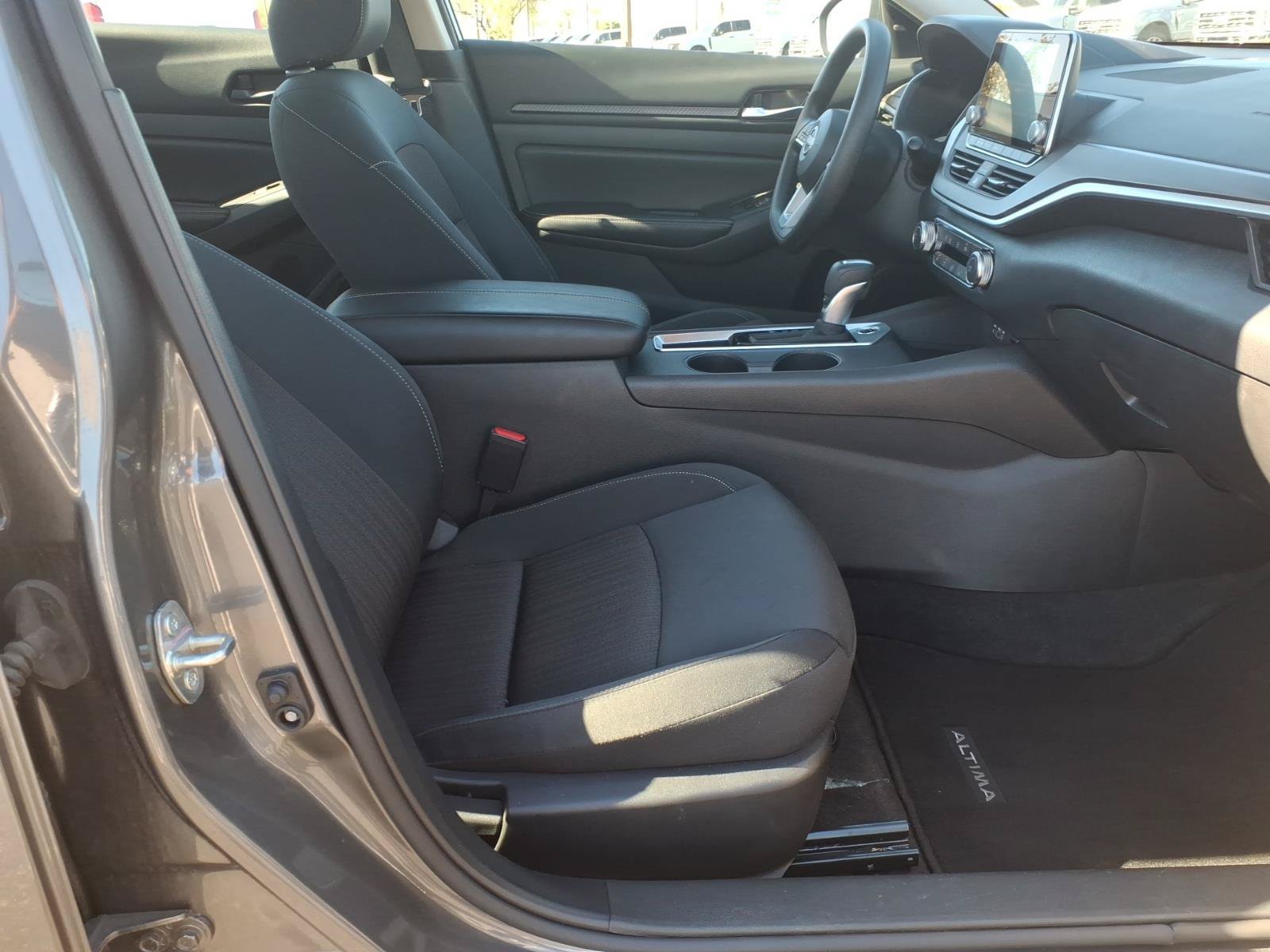 Used 2025 Nissan Altima 2.5 SV FWD image 10
