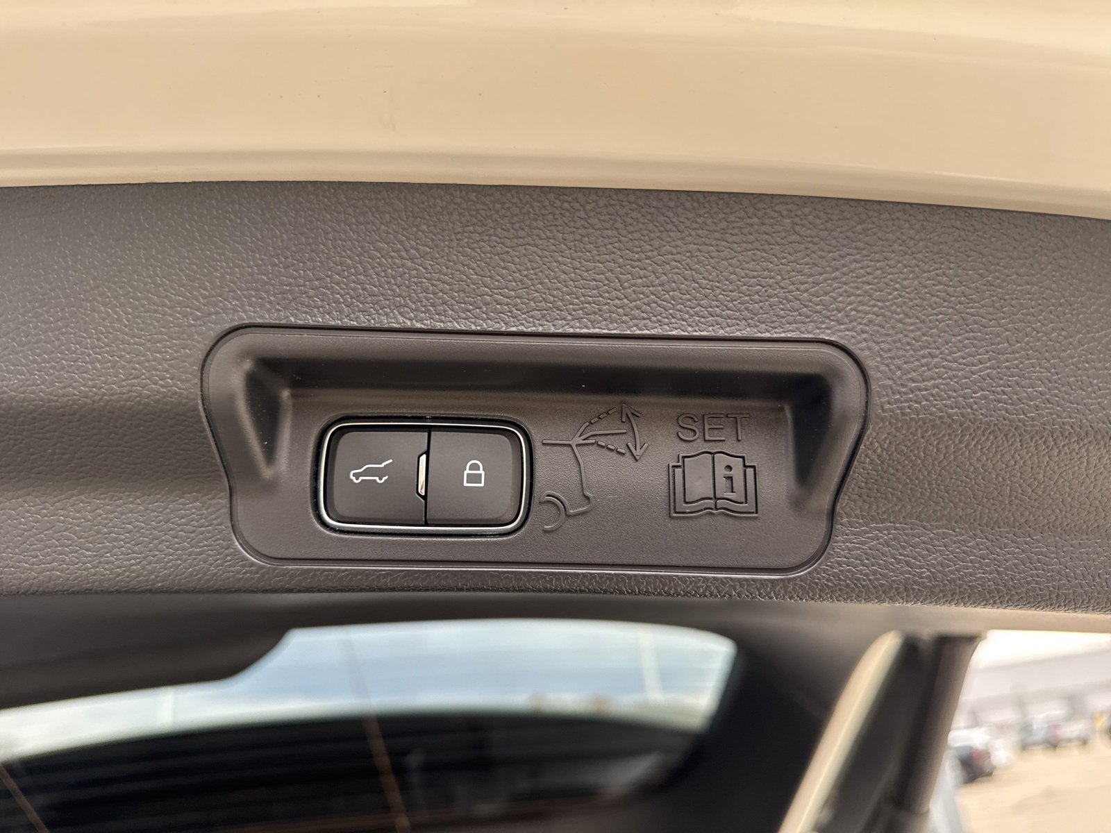 Certified 2022 Ford Explorer Limited w/ Equipment Group 301A image 37