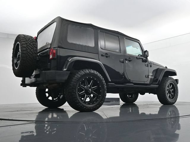 Used 2017 Jeep Wrangler Unlimited Sahara w/ Max Tow Package AWD/4WD image 33