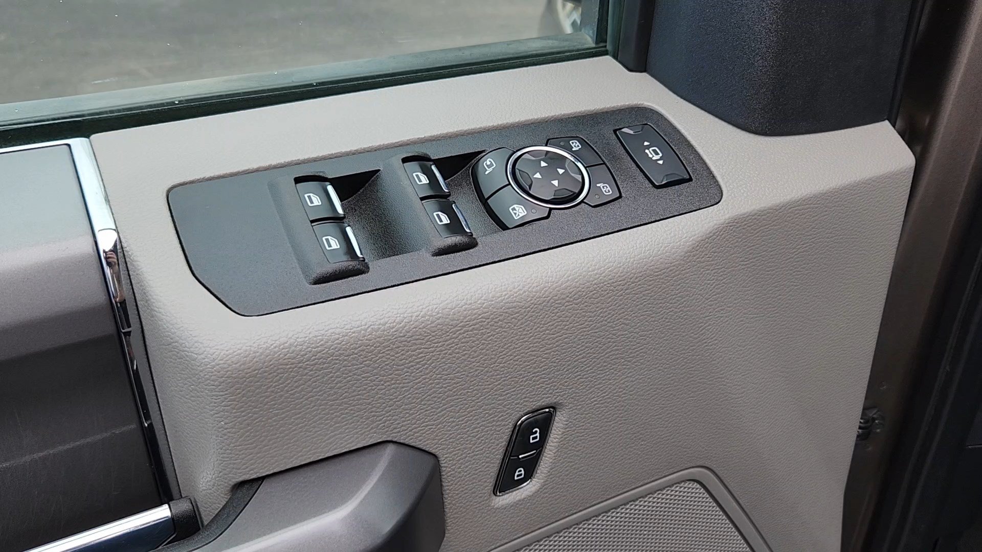 Certified 2020 Ford F250 XLT w/ XLT Premium Package AWD/4WD image 7