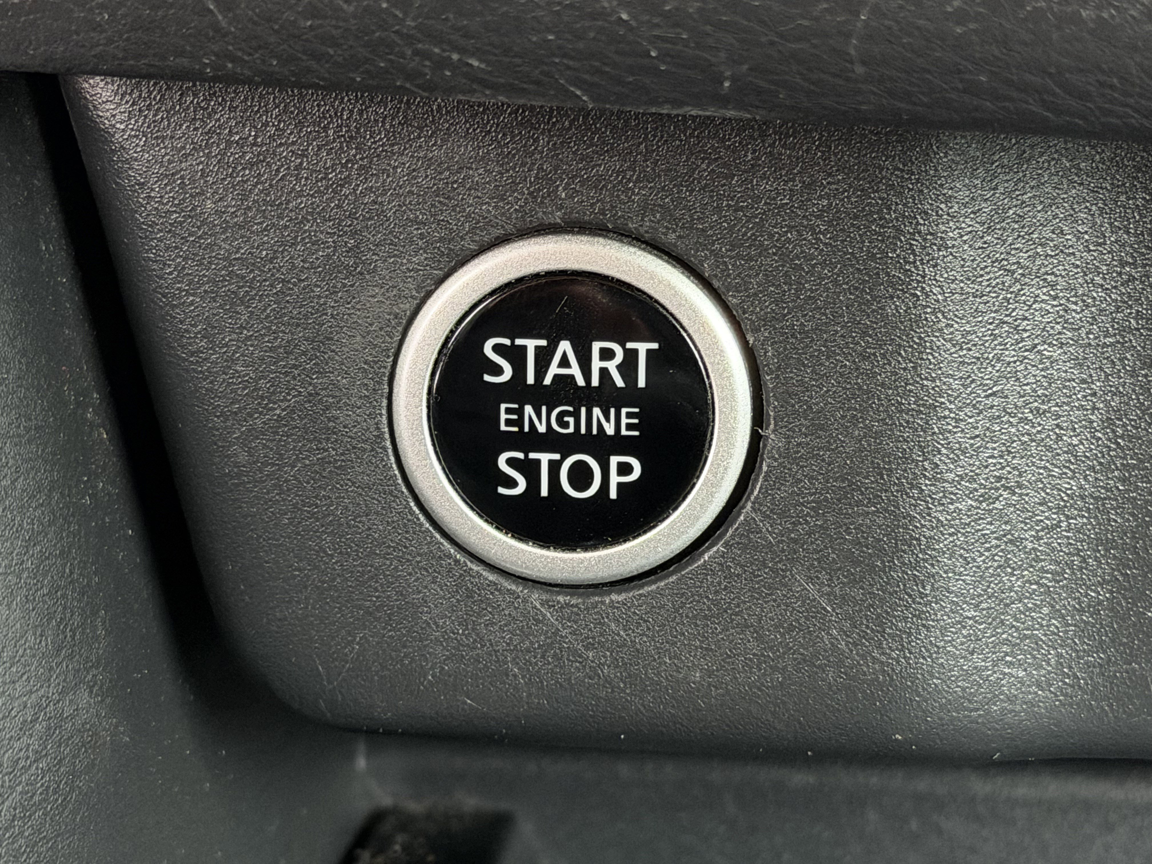 Used 2023 Nissan Rogue S FWD image 19