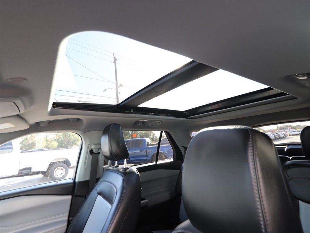 Certified 2022 Ford Explorer XLT w/ Equipment Group 202A image 10