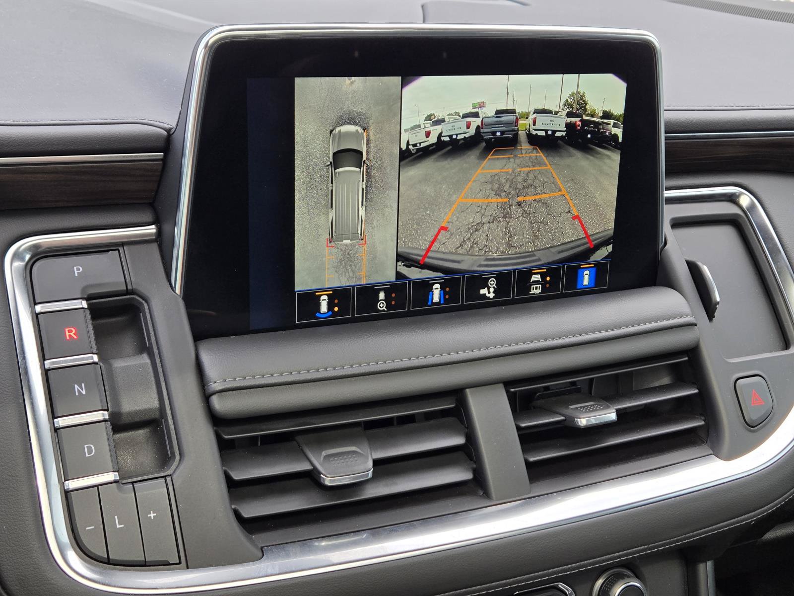 Used 2022 Chevrolet Tahoe Z71 w/ Luxury Package AWD/4WD image 30