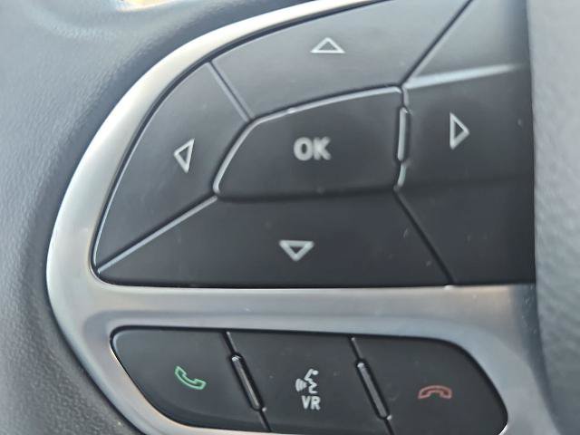 Used 2024 Chrysler Pacifica Touring-L FWD image 17