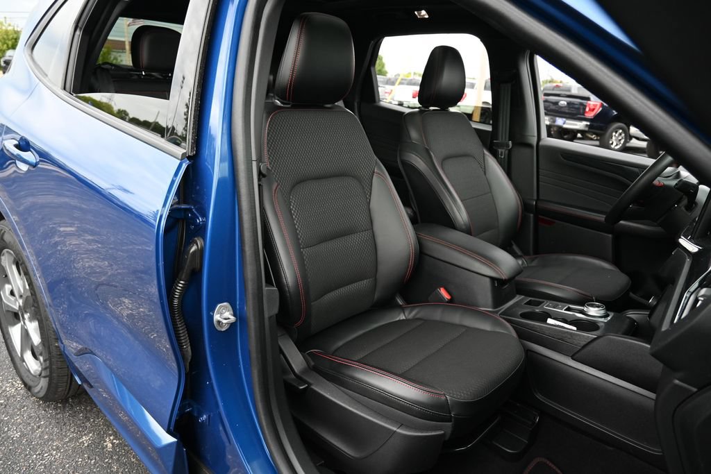 Certified 2023 Ford Escape ST-Line w/ Tech Pack #1 AWD/4WD image 25