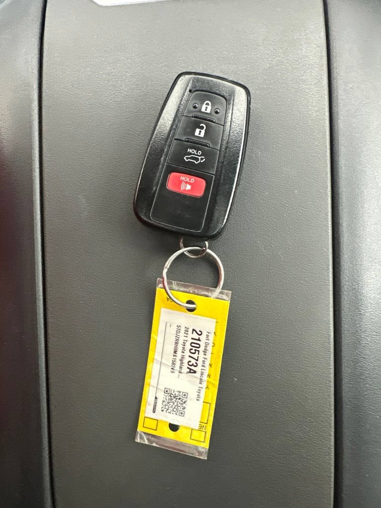 Used 2021 Toyota Highlander XSE AWD/4WD image 55