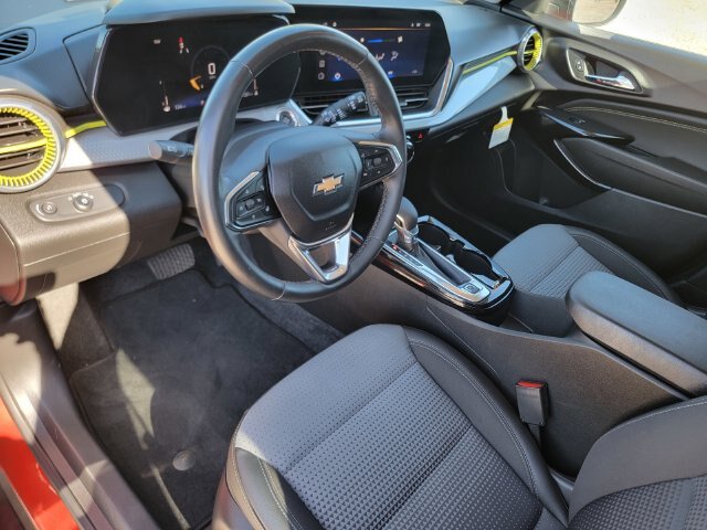 Used 2024 Chevrolet Trax LT w/ Driver Confidence Package FWD image 18