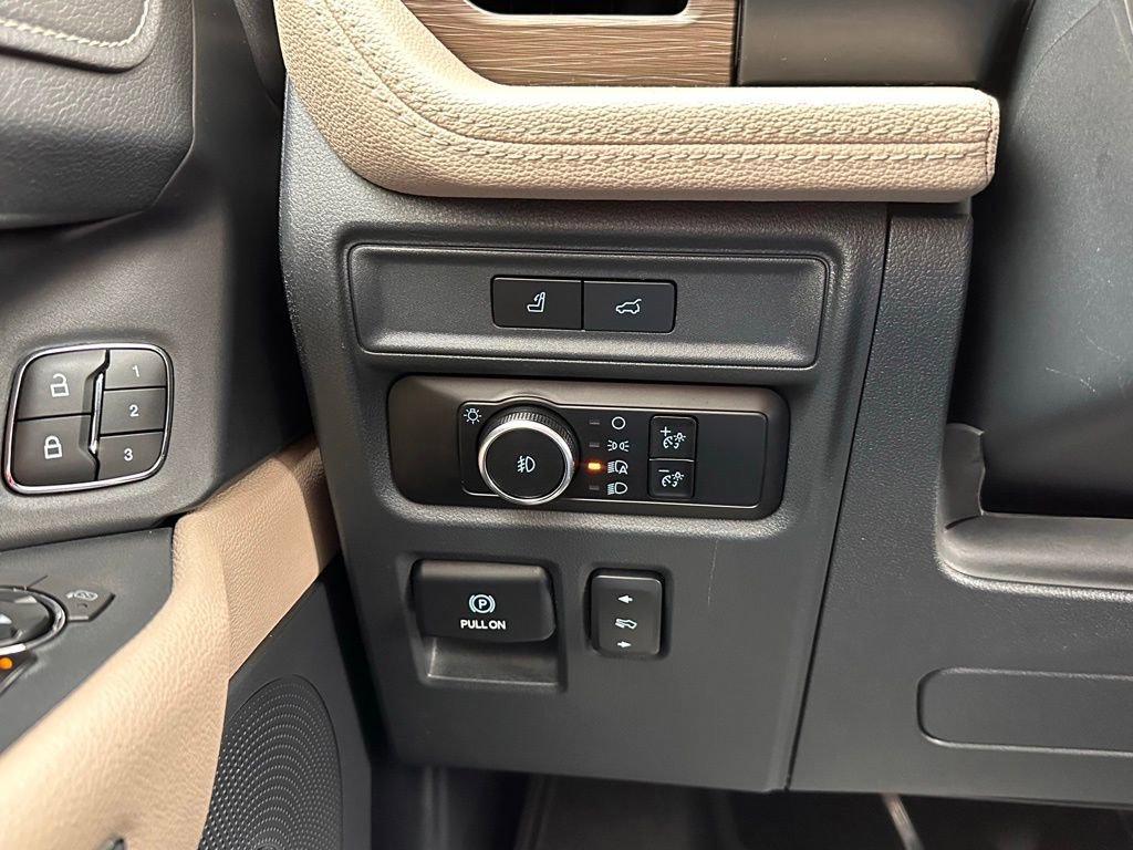 Certified 2023 Ford Expedition Limited image 32