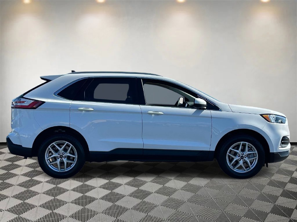 Certified 2024 Ford Edge SEL w/ Convenience Package AWD/4WD image 2