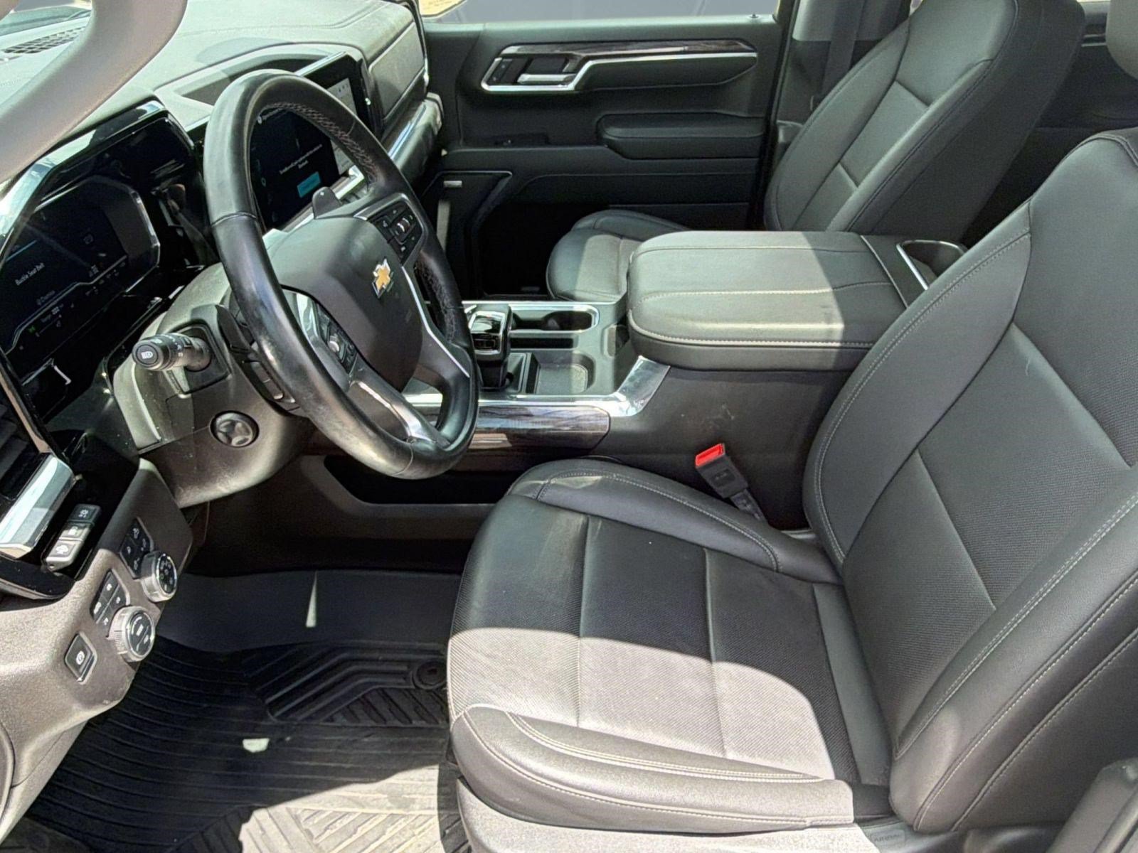 Used 2025 Chevrolet Silverado 1500 LTZ AWD/4WD image 5