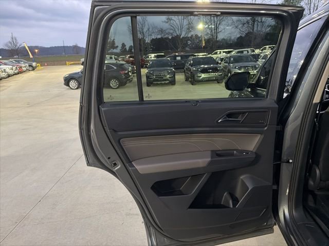 Used 2021 Volkswagen Atlas SEL Premium image 19