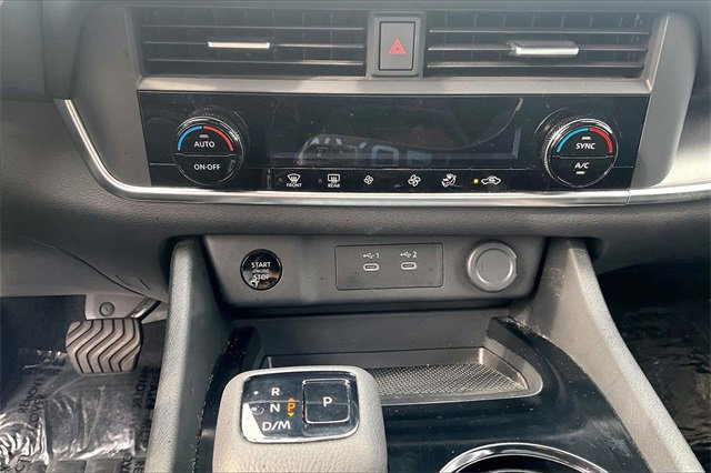 Used 2025 Nissan Rogue SV image 29