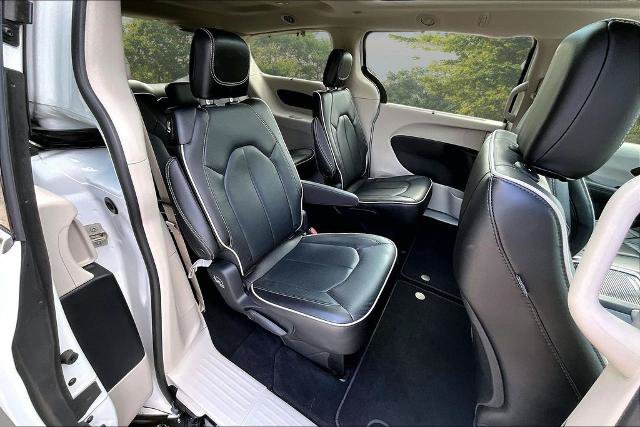 Used 2023 Chrysler Pacifica Limited FWD image 27