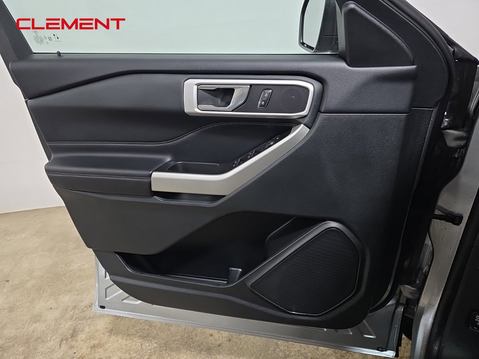 Certified 2022 Ford Explorer XLT w/ Equipment Group 202A image 24