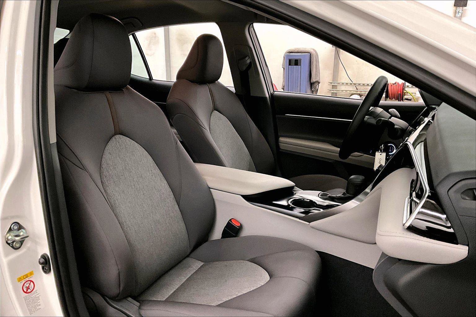 Used 2018 Toyota Camry LE image 9