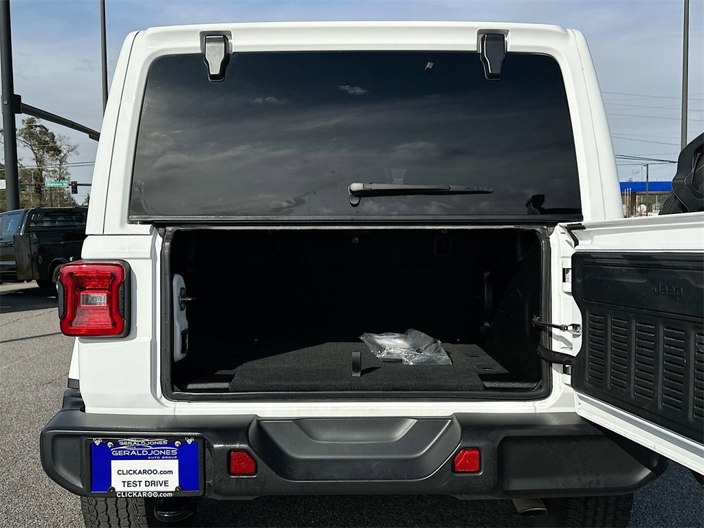 Used 2022 Jeep Wrangler Unlimited Sahara w/ LED Lighting Group image 16
