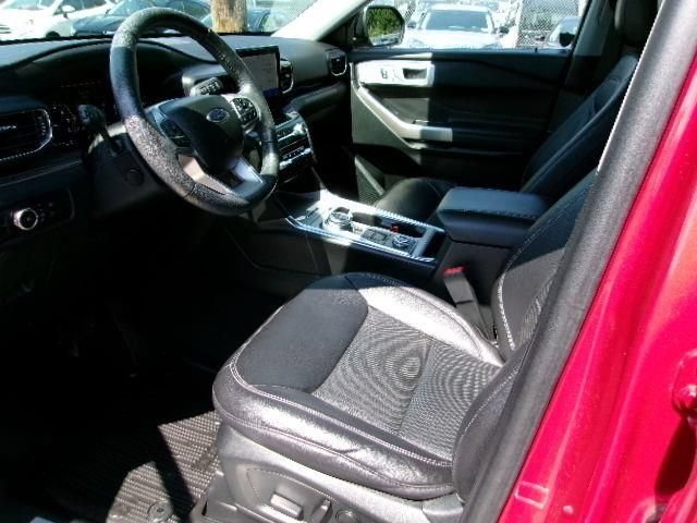 Certified 2023 Ford Explorer Limited w/ Equipment Group 301A AWD/4WD image 10