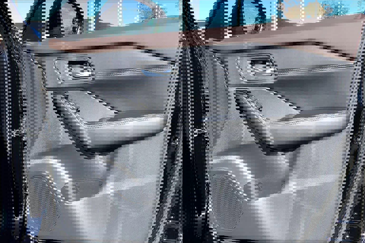 Used 2023 Nissan Rogue SL w/ SL Premium Package image 22