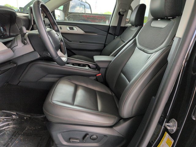 Certified 2025 Ford Explorer Active w/ Active Comfort Package AWD/4WD image 16