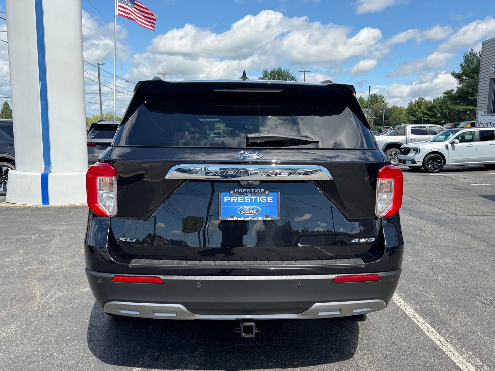 Certified 2022 Ford Explorer XLT w/ Equipment Group 202A AWD/4WD image 7