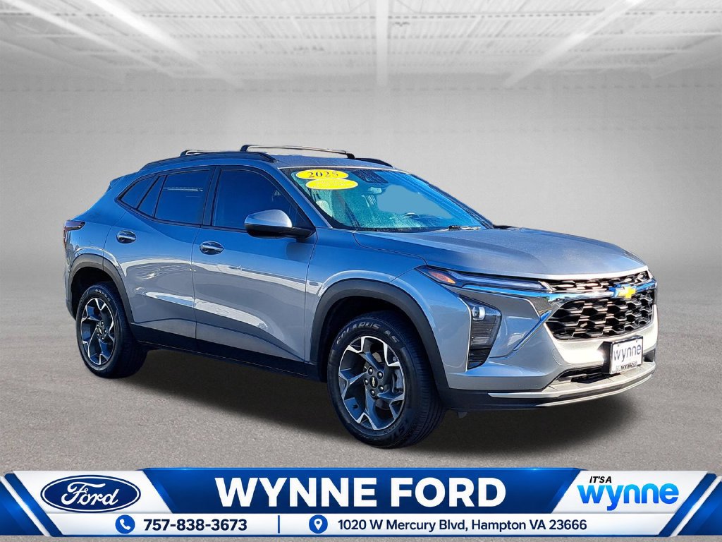 Used 2025 Chevrolet Trax LT w/ Driver Confidence Package
