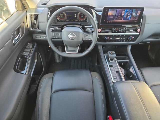 Used 2026 Nissan Pathfinder SL FWD image 13