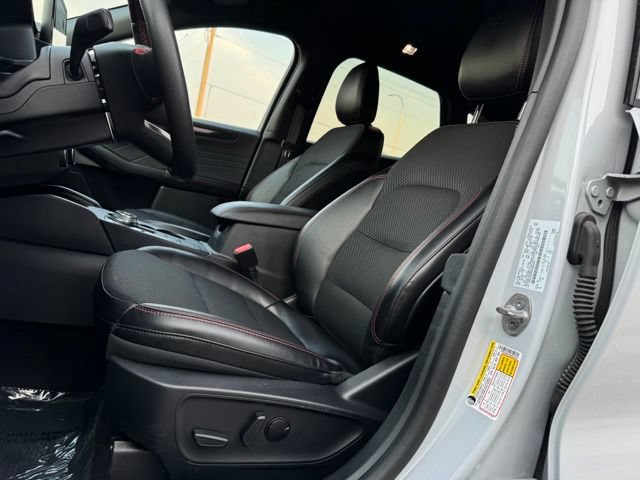 Certified 2025 Ford Escape ST-Line Select AWD/4WD image 5