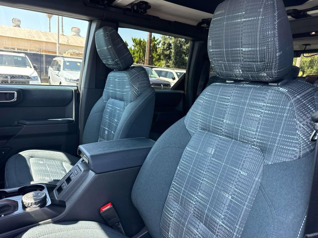 Certified 2025 Ford Bronco Heritage Edition AWD/4WD image 24