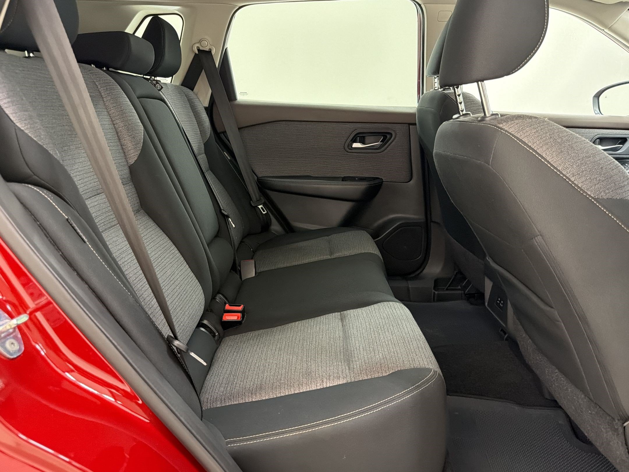 Used 2023 Nissan Rogue SV FWD image 31