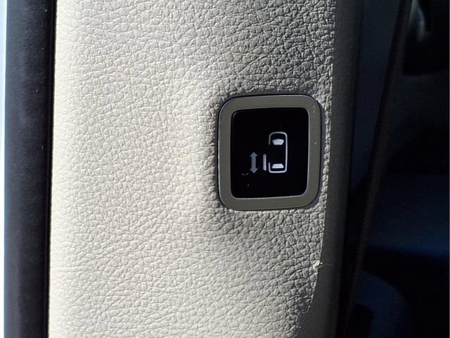 Used 2024 Chrysler Pacifica Touring-L FWD image 14