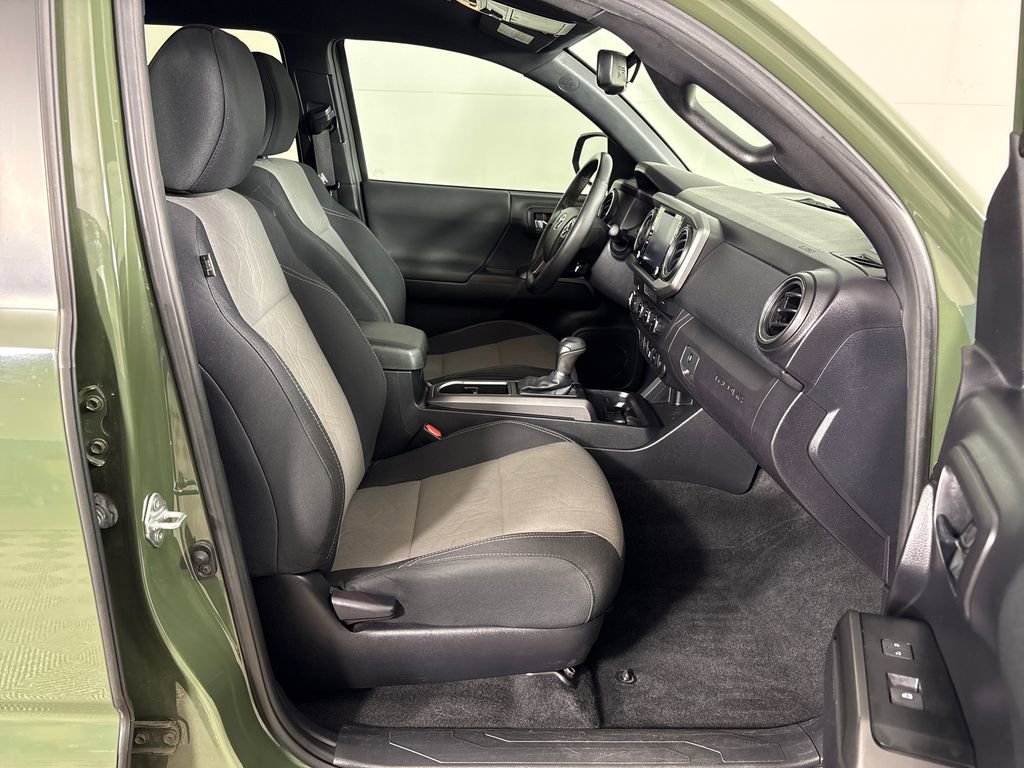 Used 2021 Toyota Tacoma TRD Sport w/ Technology Package AWD/4WD image 6