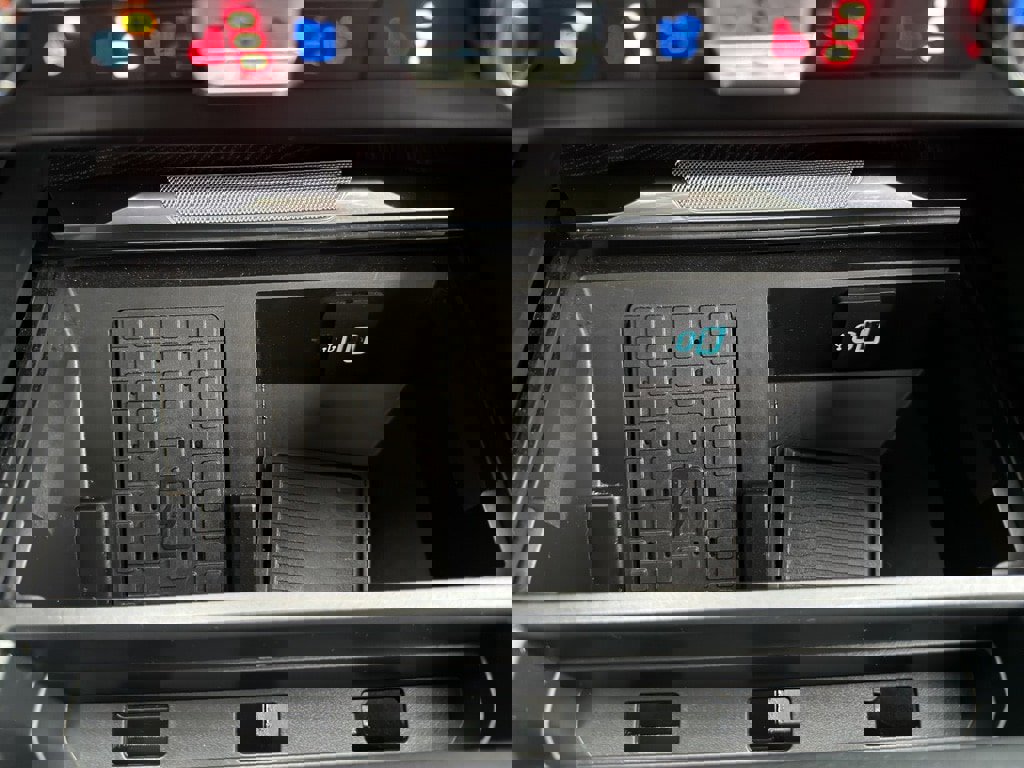 Certified 2025 Ford F350 Platinum image 38