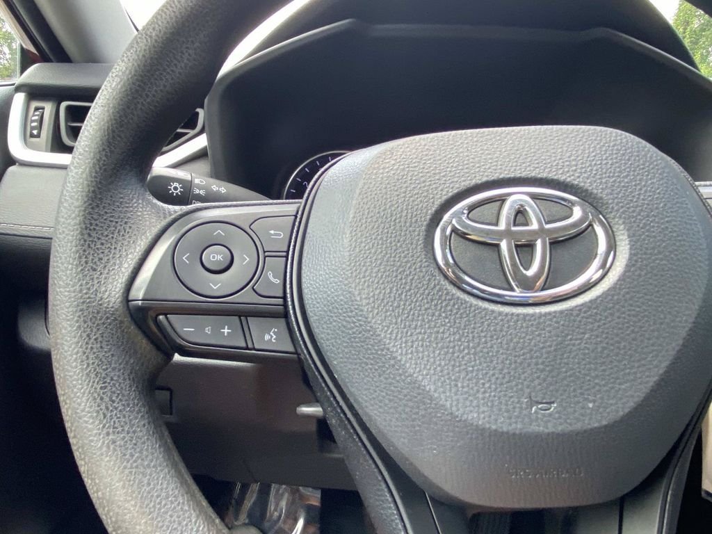 Used 2021 Toyota RAV4 LE FWD image 30