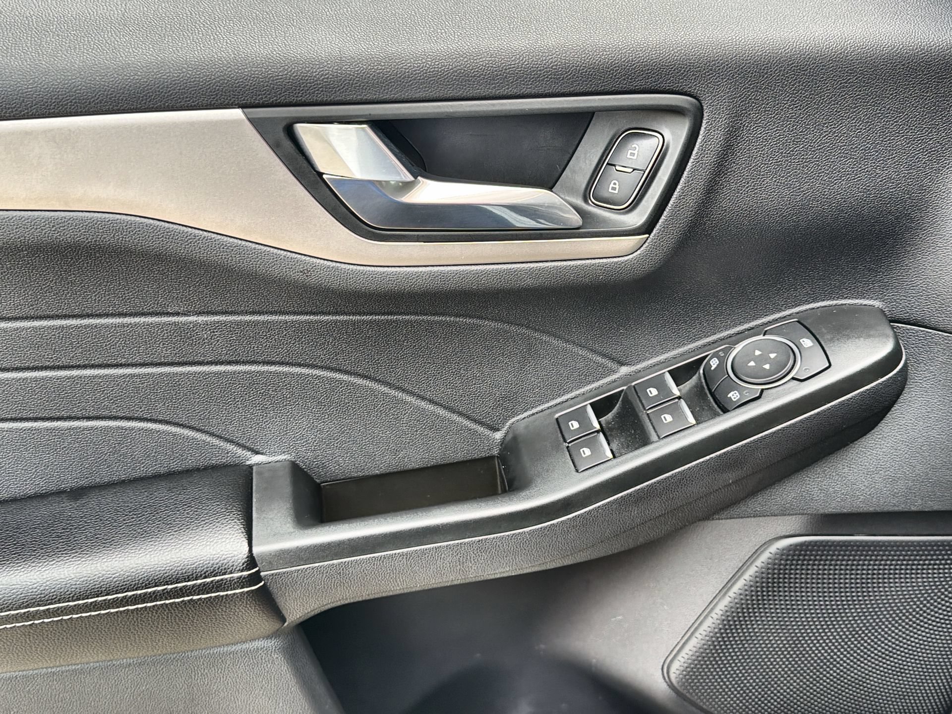 Certified 2022 Ford Escape SEL FWD image 13