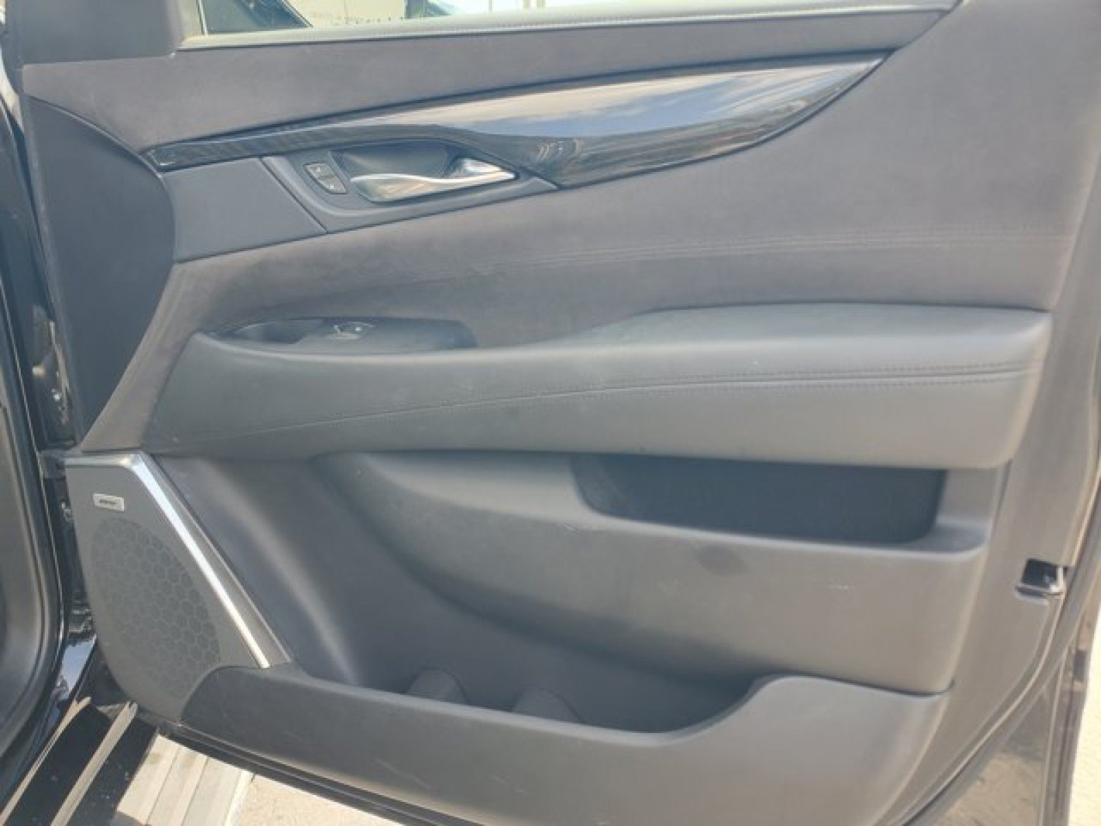 Used 2018 Cadillac Escalade Platinum RWD image 40