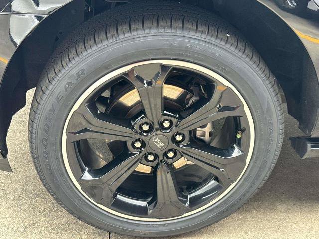 Certified 2022 Ford Expedition Max Limited RWD image 4