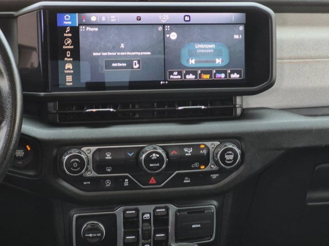Used 2025 Jeep Gladiator Mojave AWD/4WD image 15