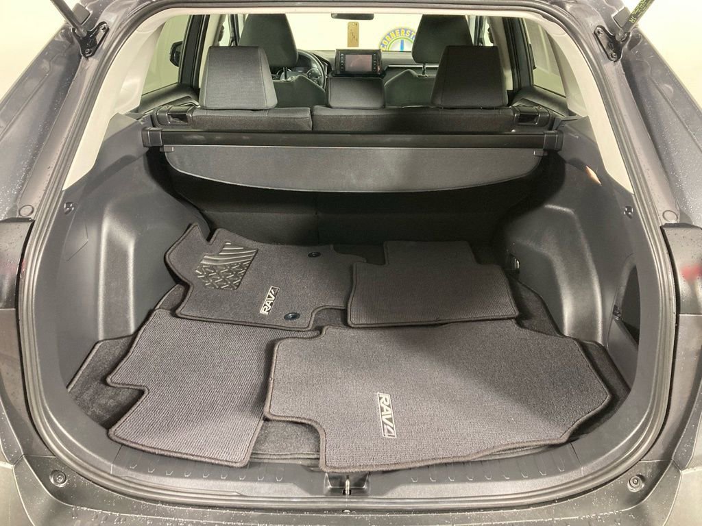 Used 2019 Toyota RAV4 LE w/ Carpet Mat Package image 23