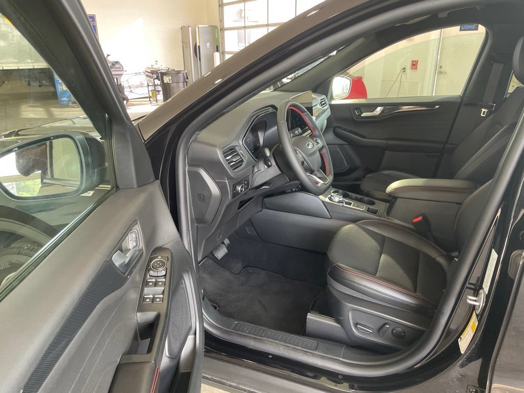 Certified 2025 Ford Escape ST-Line Select w/ Tech Pack #1 AWD/4WD image 14