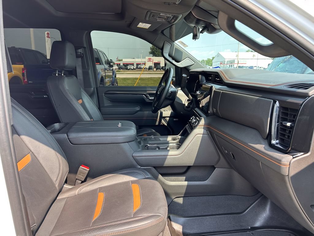 Used 2025 GMC Sierra 2500 AT4 w/ AT4 Premium Plus Package AWD/4WD image 23