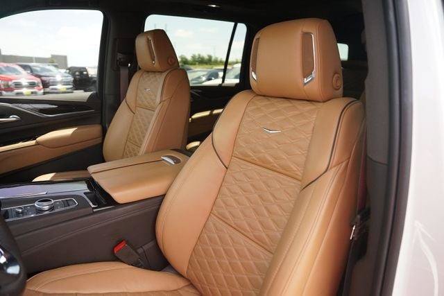 Used 2024 Cadillac Escalade ESV Premium Luxury w/ Performance Package AWD/4WD image 10
