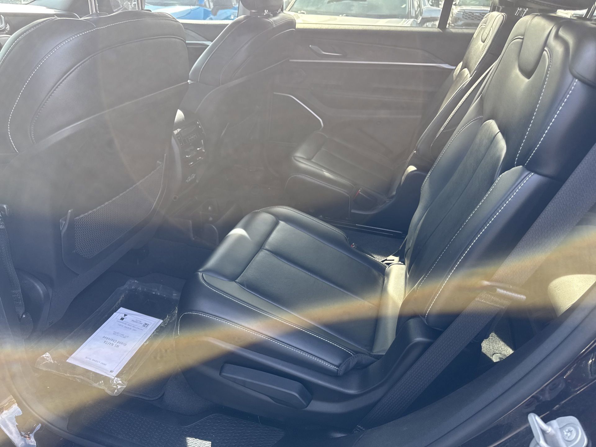 Used 2022 Jeep Grand Cherokee L Limited w/ Black Appearance Package image 12