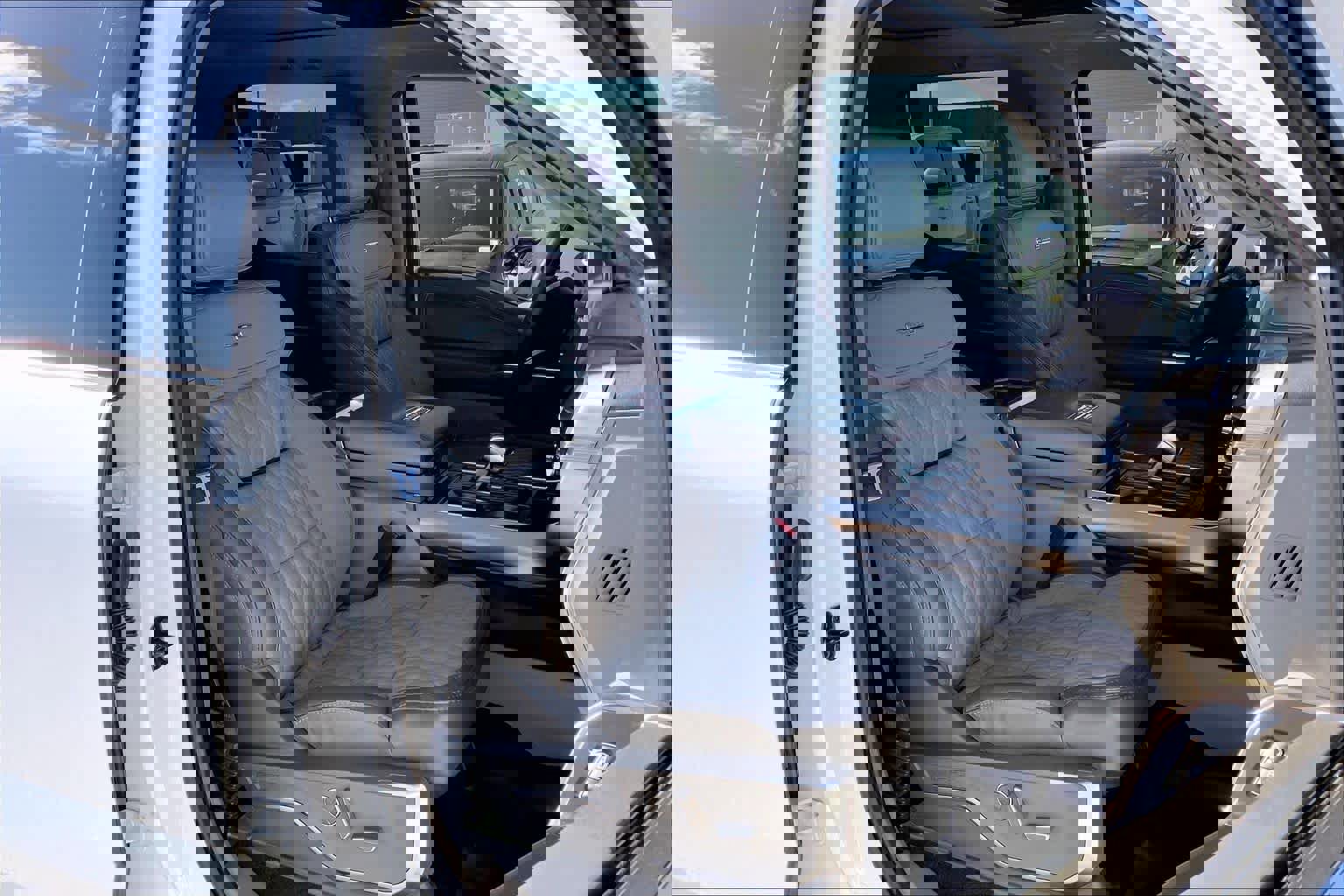 Certified 2024 Ford F150 Platinum w/ Equipment Group 703A Plus image 9