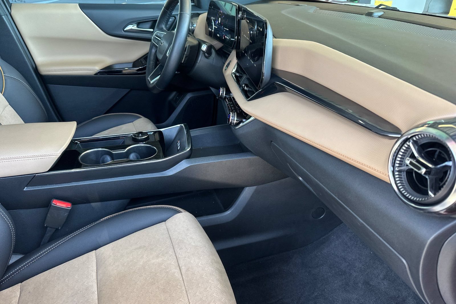 Used 2026 Chevrolet Equinox ACTIV w/ Convenience Package III AWD/4WD image 19