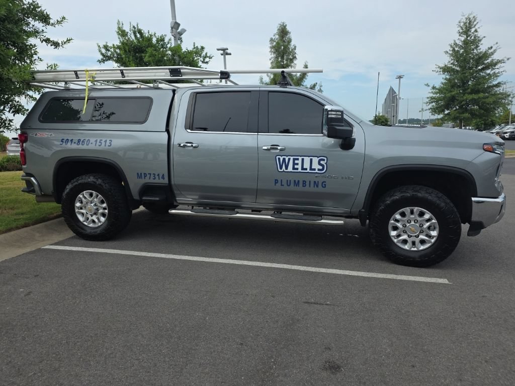 Used 2024 Chevrolet Silverado 2500 LTZ AWD/4WD image 4