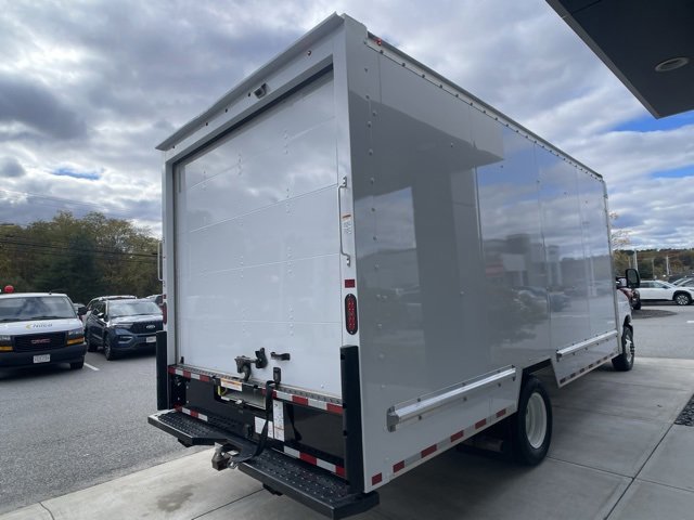 Certified 2024 Ford E-350 and Econoline 350 Super Duty w/ Driver's Safety Package image 5