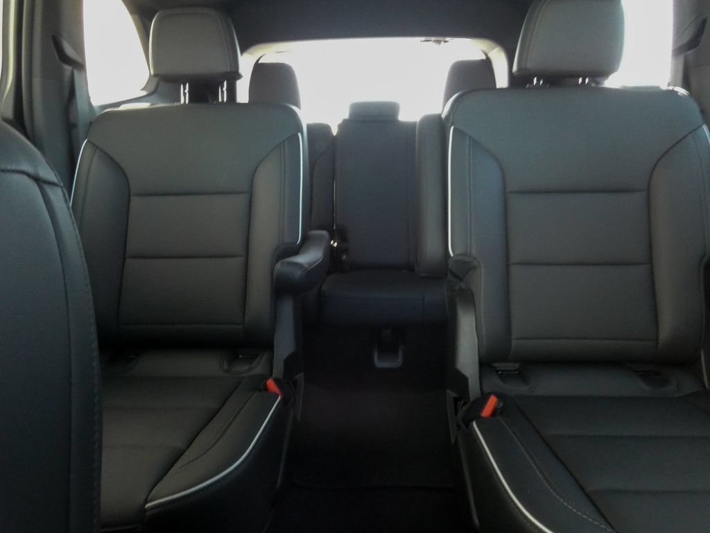 Used 2025 Buick Enclave Preferred AWD/4WD image 27