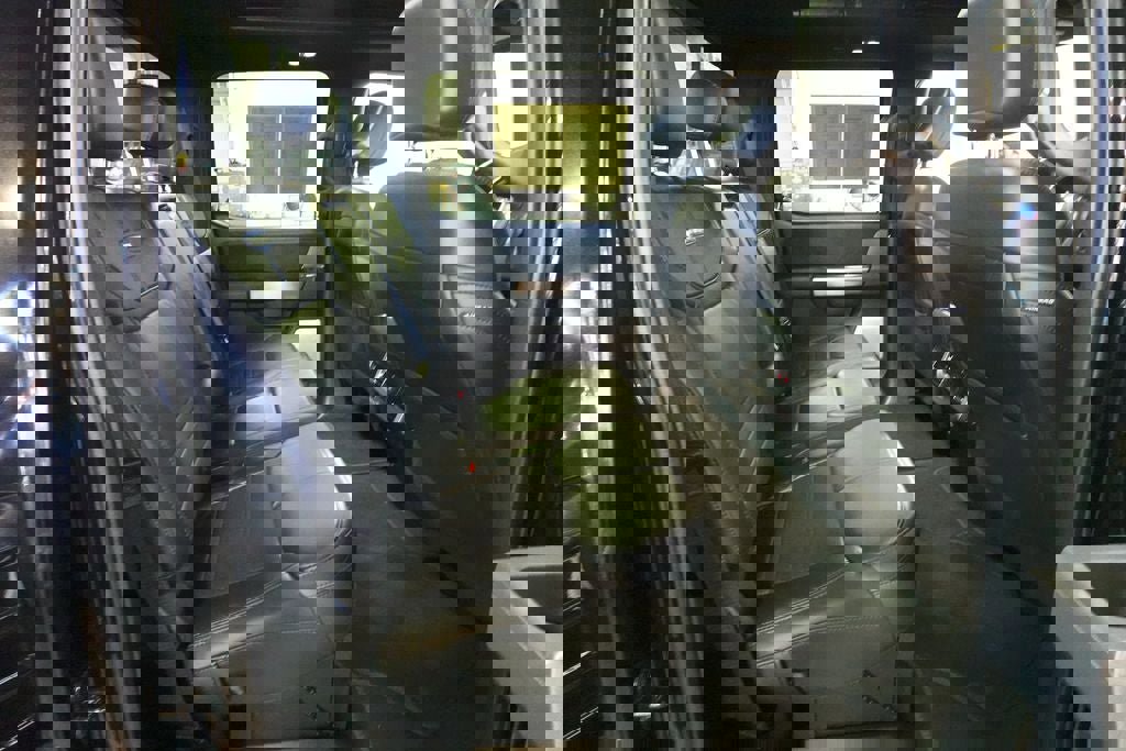 Certified 2025 Ford F350 Platinum w/ Tremor Off-Road Package AWD/4WD image 32