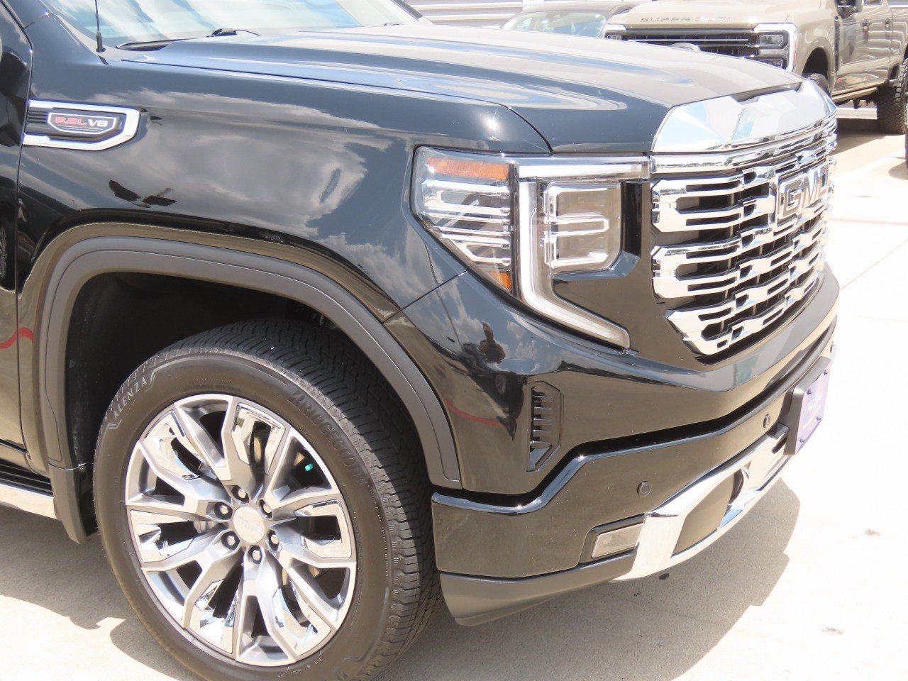 Used 2025 GMC Sierra 1500 Denali w/ Denali Reserve Package AWD/4WD image 5